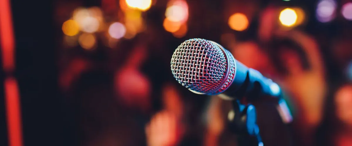 Karaoke in Qatar: Sing a Melodious Song to Voice Your Emotions