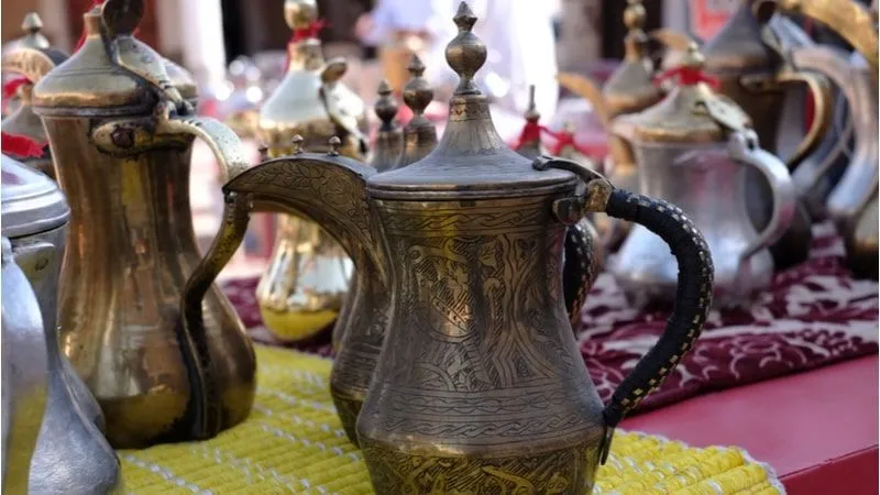 "وعاء القهوة العربية "دلة
