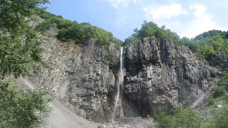 Hike to the Gorgeous Ilusu Waterfall