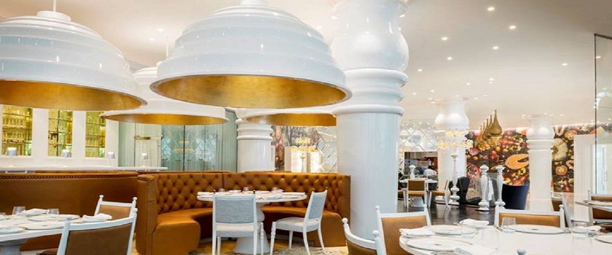 كت باي وولفغانغ باك الدوحة: مطعم يحقق حلمك وسط الأجواء الداخلية الدرامية