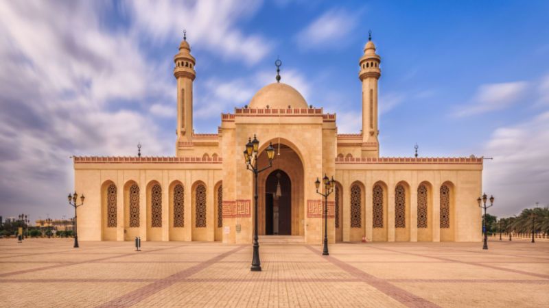 Discover The beauty of Islamic architecture at Al Fateh Grand Mosque