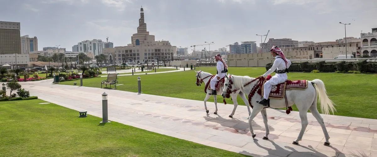 ركوب الخيل في قطر: أفضل المواقع لتجربة النشاط المليء بالمرح