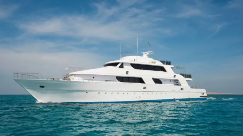 Enjoy the Adventurous Luxury Yacht Ride