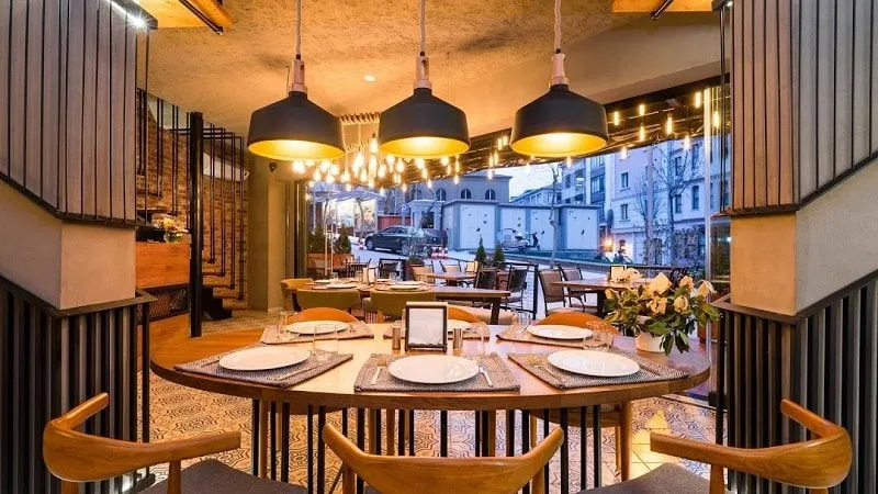 Mivan Restaurant & Café