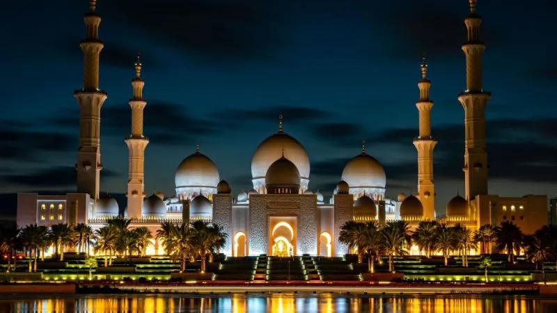 Admire the Sparkling Views of Sheik Zayed Mosque 