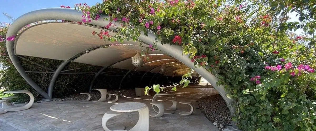 حديقة القرآن النباتية في قطر: انعكاس العمارة الإسلامية مع نباتات لا تصدق
