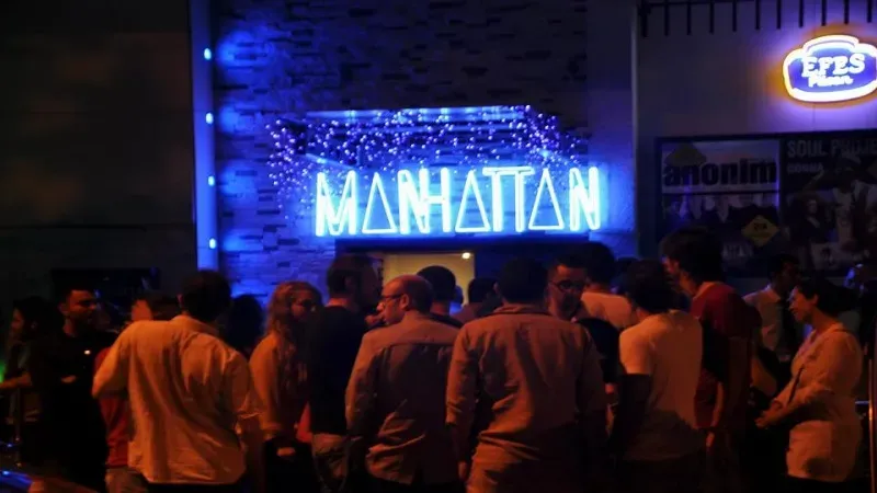 Manhattan Bar