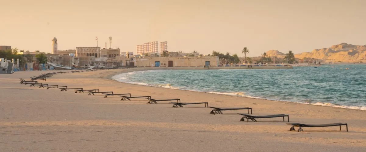شاطئ الوكرة العائلي: جوهرة طبيعية وهادئة لقطر
