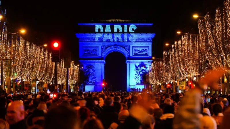 Party at Champs-Élysées