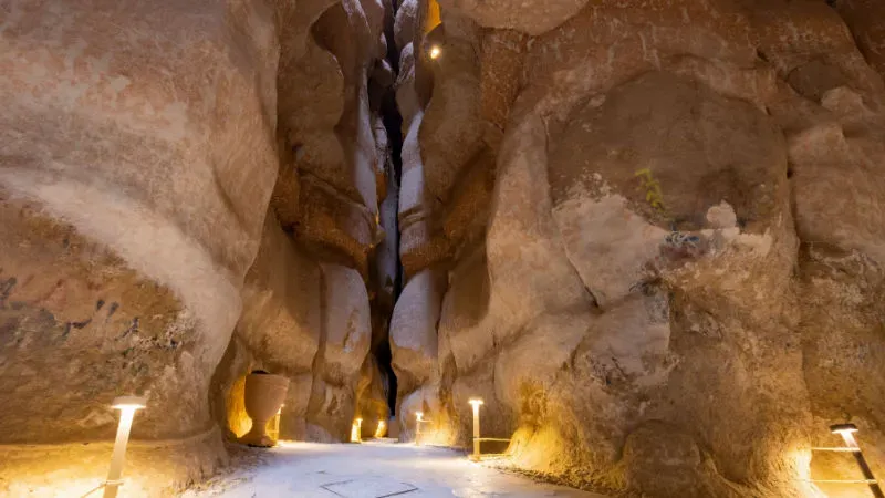 Visit Al-Qarah Caves: Discover the Ancient Mysteries