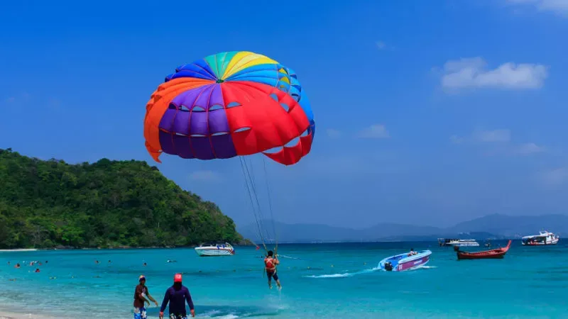 Enjoy Parasailing in the Waters: A Water Sport Worth Mentioning
