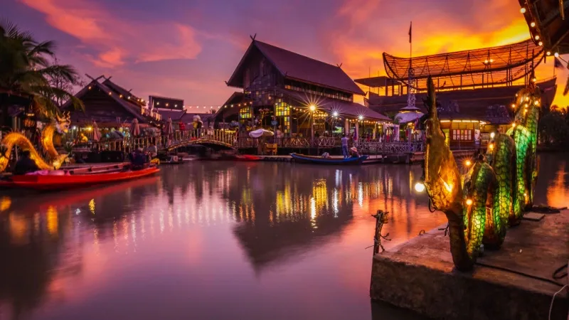Venture into Pattaya Floating Market