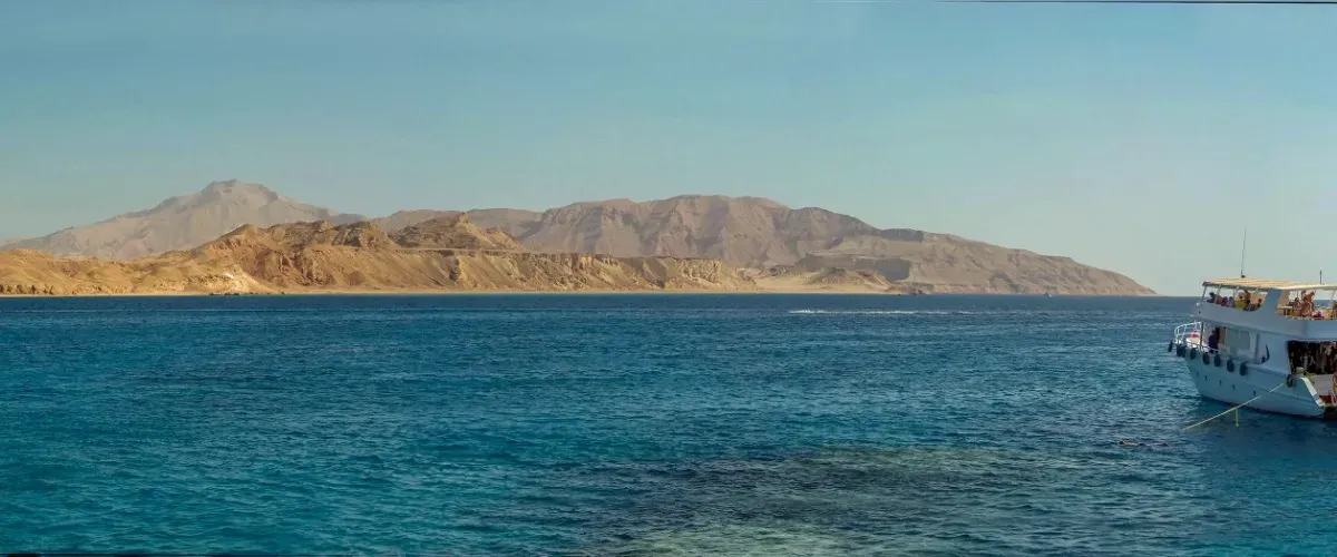 جزر البحر الأحمر: اكتشف كنوز المملكة العربية السعودية المخفية