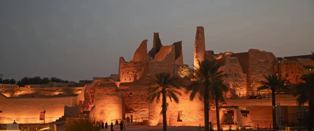 قلعة الدرعية التاريخية: اكتشف السجلات الأسطورية وراء الأعجوبة المهيبة