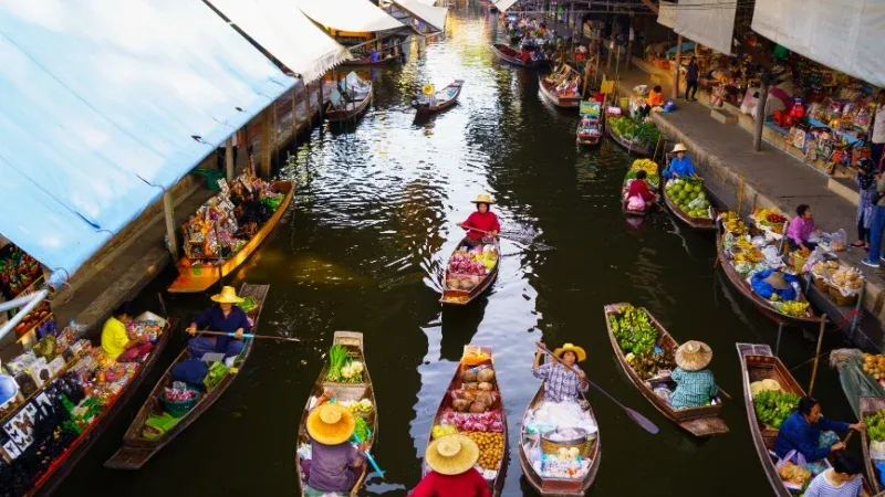 Damnoen Saduak Floating Market