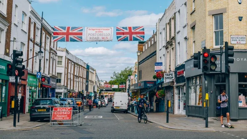Portobello Road Market (London, UK)