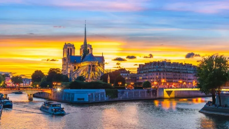 Celebrate New Year's Eve in Parisian style