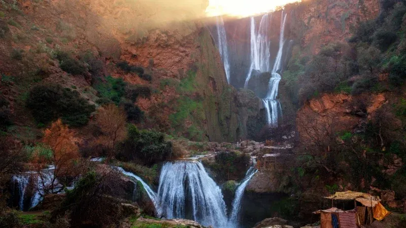 قم بزيارة قرية البربر القريبة
