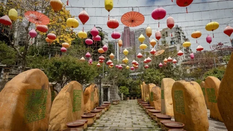 Tour the Templo de Kun Iam Tong