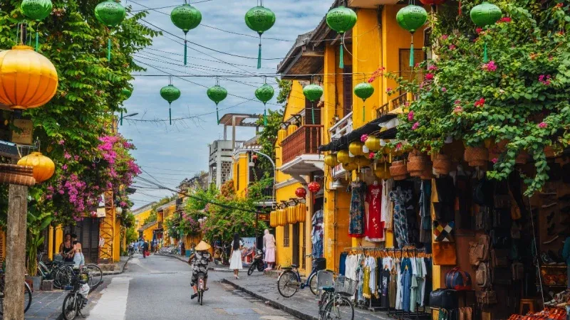 Wander the Ancient Streets of Hoi An
