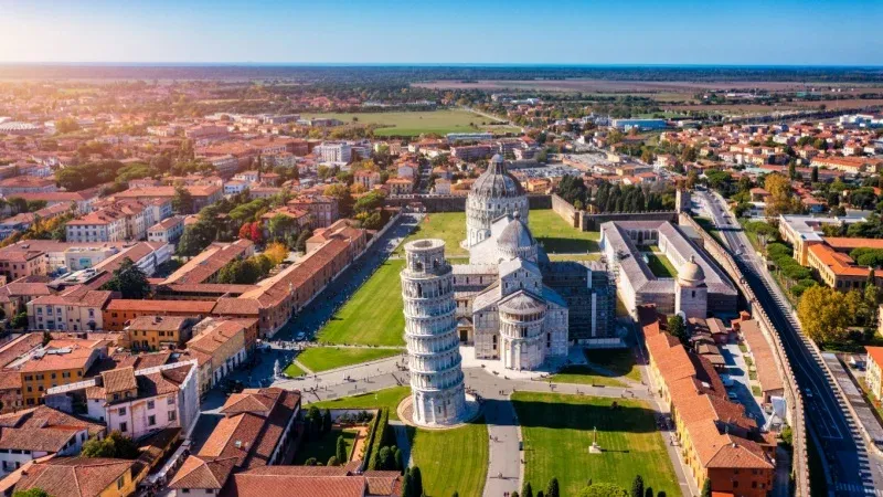 Explore Piazza dei Miracoli