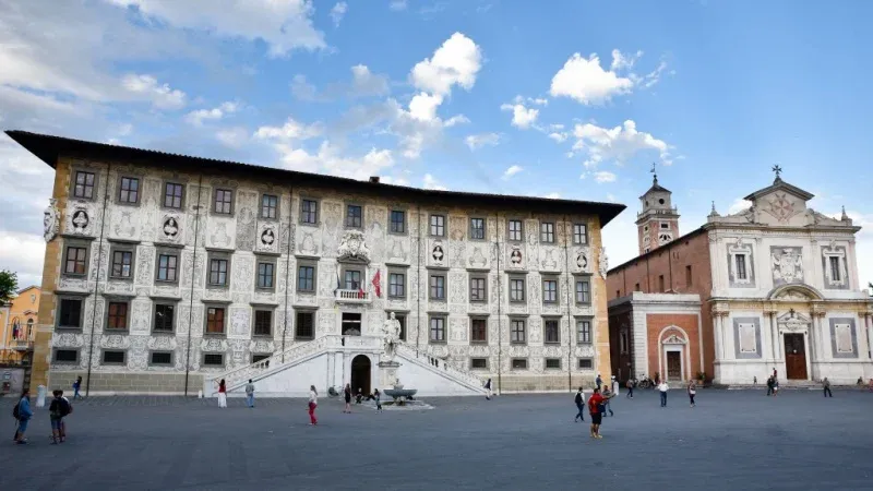Discover Piazza dei Cavalieri