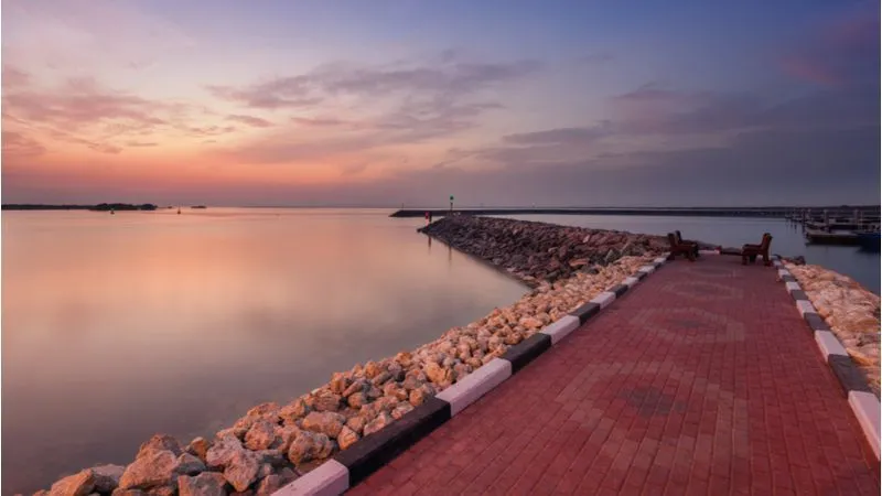 استكشاف شاطئ الذكيرة في الخور، قطر
