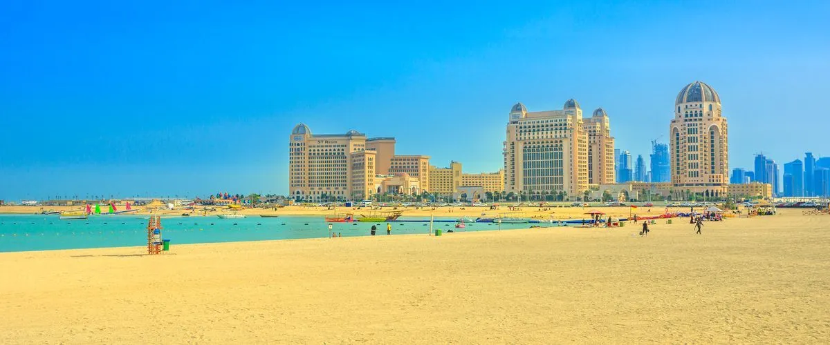 فنادق على الشاطئ في الدوحة تقدم الرفاهية والراحة مع المناظر الخلابة