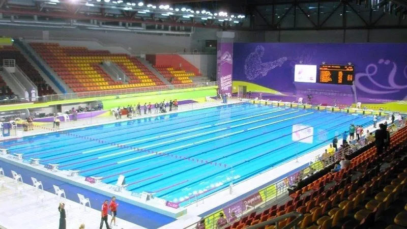 ١. حمامات سباحة أولمبية (المجرى الطويل ٥٠ متراً) 
