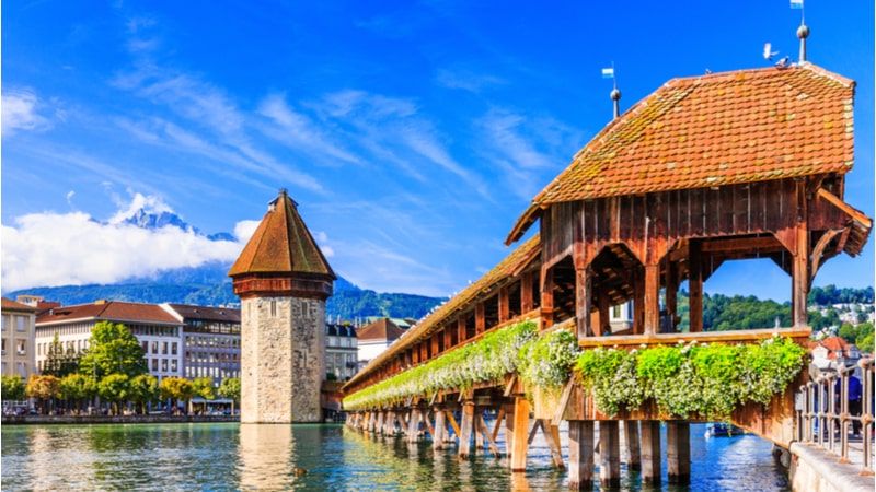 Explore The Old Town of Lucerne and Chapel Bridge