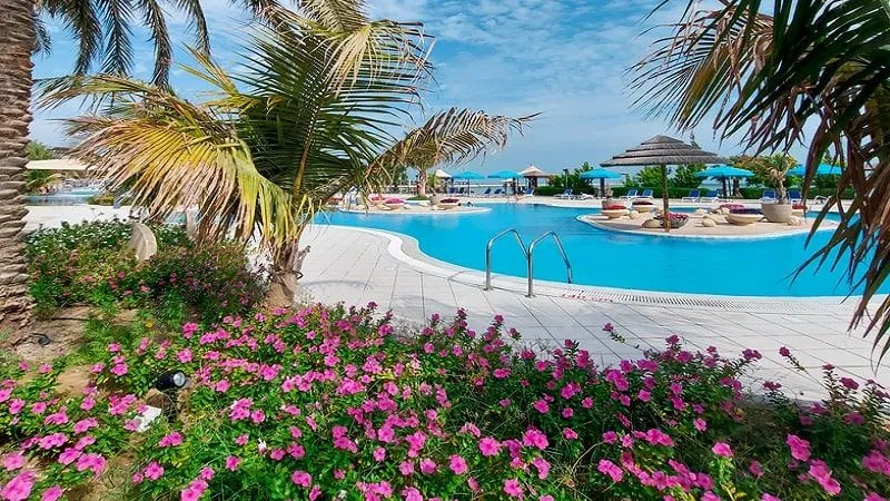 Simaisma Beach And Pool