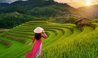 3 Nights 4 Days Vietnam Family Tour Package 3 Nights 4 Days Vietnam Family Tour Package