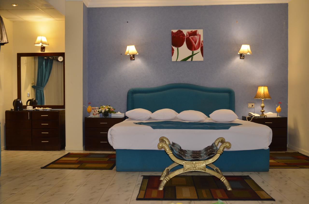 Holiday Express Hotel Holiday Express Hotel